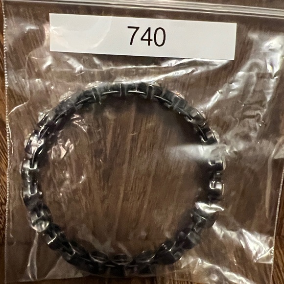 3/$18 Black and Silver Crystal Magnetic Bracelet Lot 740 - Picture 5 of 5